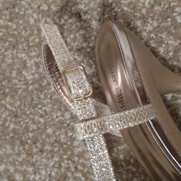 Silver slipper, Gold sparkling 2 in heals - Picture 6 of 9